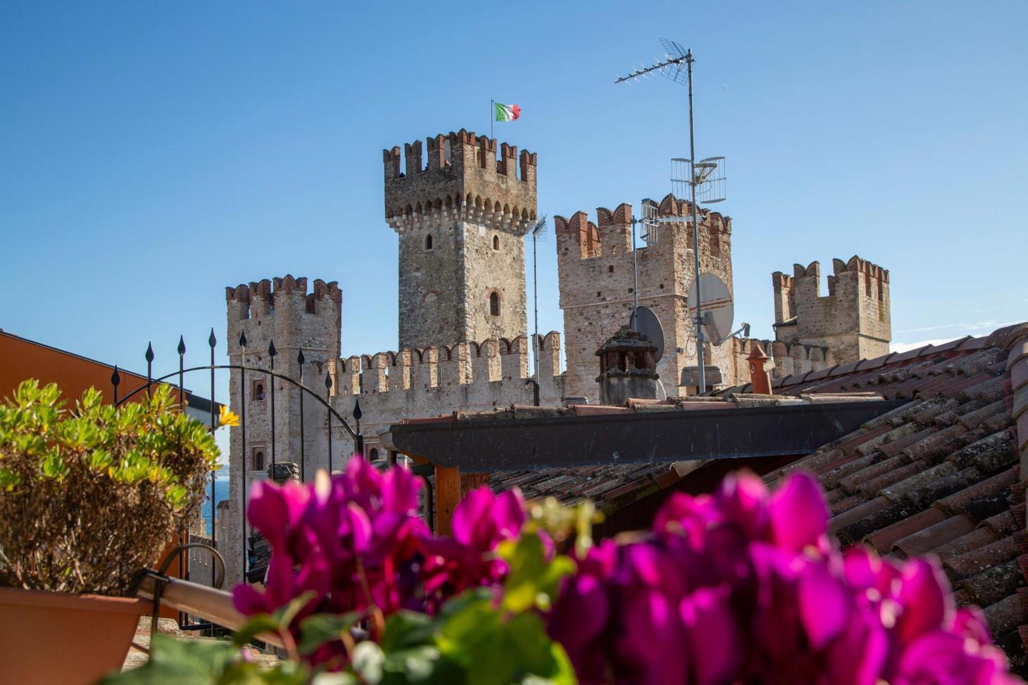 Sirmione4U - Domus By The Castle Appartement Buitenkant foto