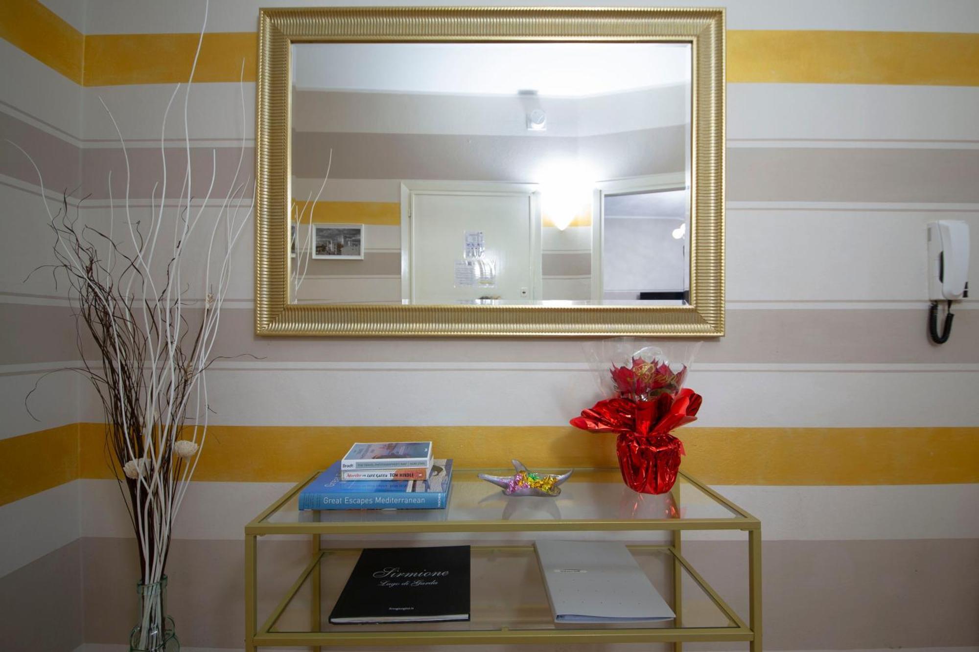 Sirmione4U - Domus By The Castle Appartement Buitenkant foto